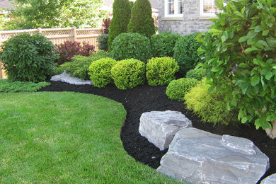 Inspiration for a contemporary landscaping in Toronto.