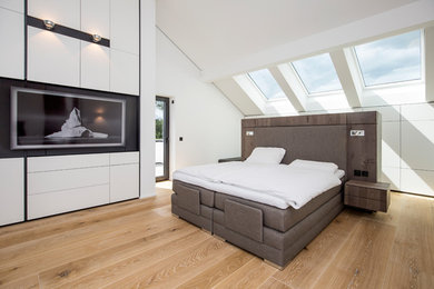 Contemporary bedroom in Hamburg.