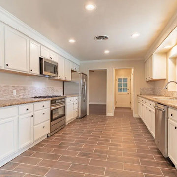 6111 E Lyell