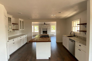 Example of a kitchen design in Austin