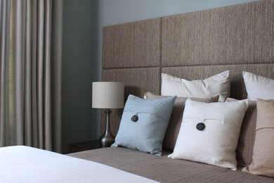 Example of a bedroom design in Miami
