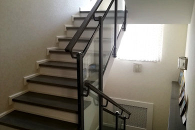 Свежая идея для дизайна: лестница - отличное фото интерьера