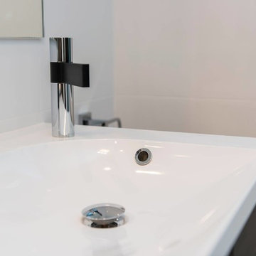Double vanity bathroom