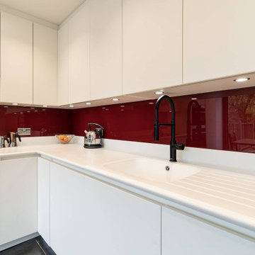 White L-shaped handleless kitchen