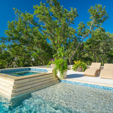 Contemporary Pool and Spa in San Antonio, Tx
