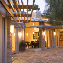 horizontal beams in pergola