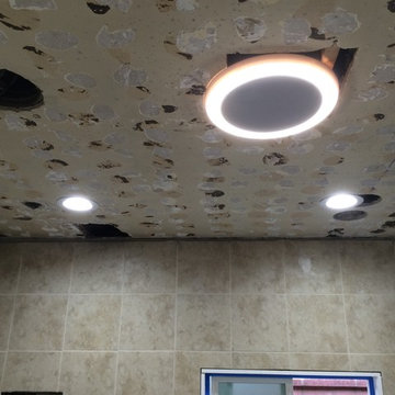 Stretch ceiling in the bathroom