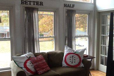 Example of a cottage home design design in Cincinnati
