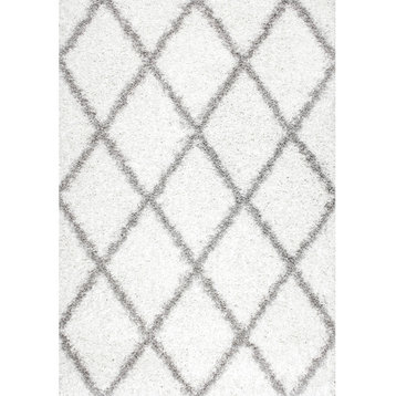 Nuloom Soft and Plush Diamond Trellis Moroccan Lattice Shag Rug, White 6'7"x9'