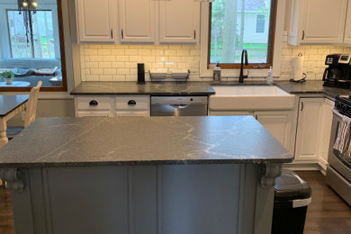 Example of a trendy kitchen design in Columbus