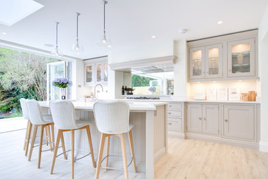 Design ideas for a traditional kitchen in London.