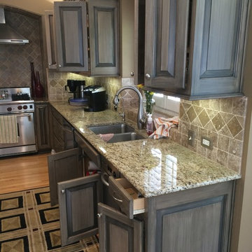 Kitchen Cabinets : Blonde Pickled to Medium Gray