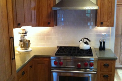 Example of a classic kitchen design in San Diego