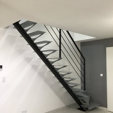 Escalier limon central métal