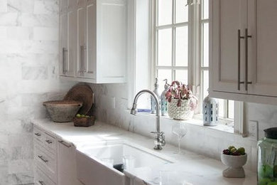 This is an example of a transitional kitchen in New Orleans.