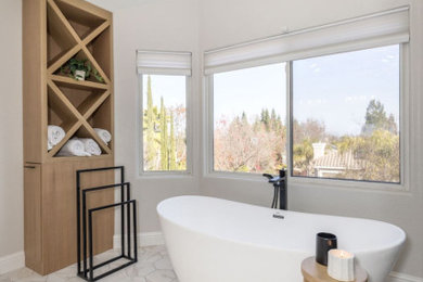 Example of a minimalist bathroom design in San Francisco