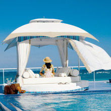 OUTDOOR LOUNGE