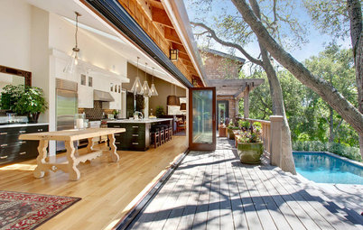 Houzz Tour: Luxury With a Treehouse Feel