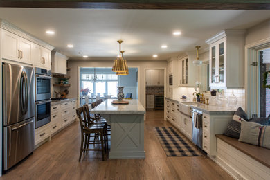 Cottage eat-in kitchen photo in Salt Lake City