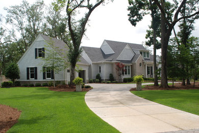 Inspiration for a transitional home design remodel in Charleston