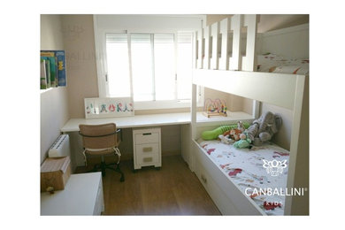 Foto de dormitorio infantil minimalista de tamaño medio