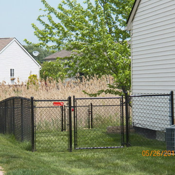 Black Chain Link Fence to Keep Dog In Back Yard New Baltimore Michigan