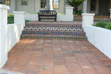 Southwest home design photo in Los Angeles