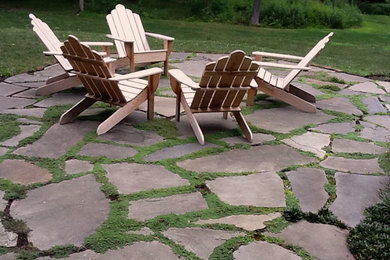 Photo of a traditional landscaping in Cleveland.