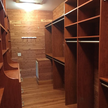 Simpsonville- Cedar lined closet