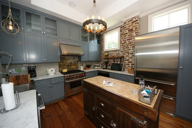 Kitchen photo in Charleston