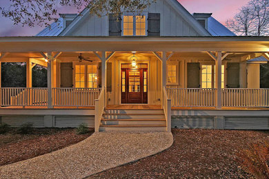 Country exterior home photo in Charleston