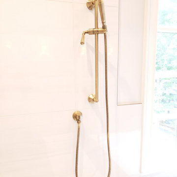 Luxury Bath with Discerning Detailing