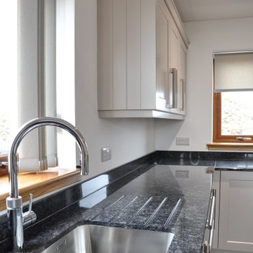 Cream & Grey Shaker Kitchen with Oak Breakfast Bar