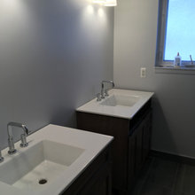 Space between bathroom vanities