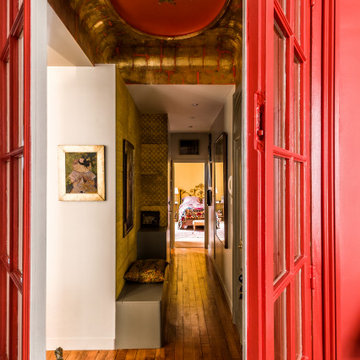 L'entrée sophistiquée d'un appartement parisien