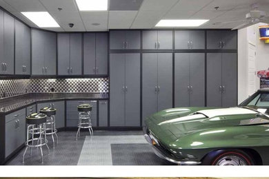 Arts and crafts garage photo in Miami