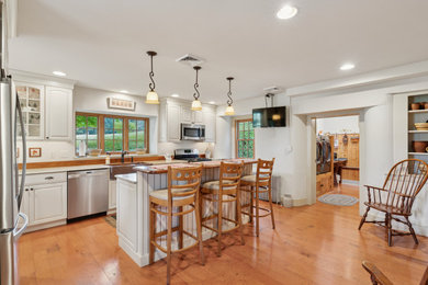 Example of a farmhouse home design design in Philadelphia