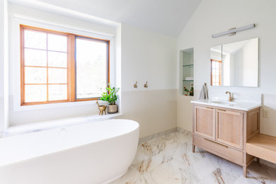 Bathroom - scandinavian bathroom idea in Columbus
