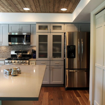 Transitional Two-Toned Kitchen Renovation