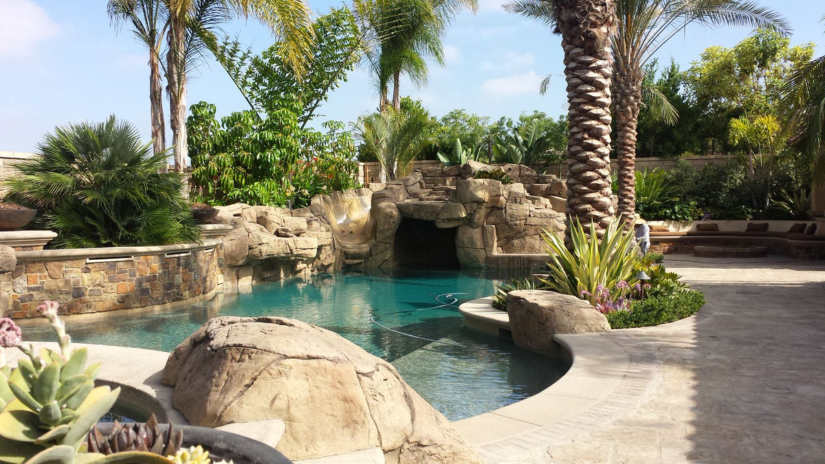 Rock waterfall/Swimming pool