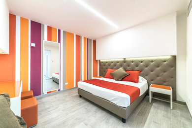 フィレンツェにあるコンテンポラリースタイルのおしゃれな寝室