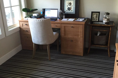 Home office - transitional home office idea in New York