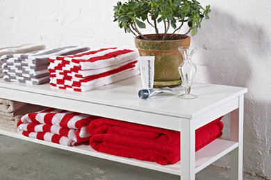 Towel stripe handdukar i rött och antracit