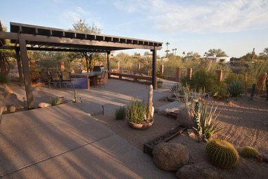 Design ideas for a traditional landscaping in Phoenix.