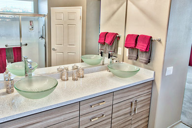 Example of a bathroom design in Los Angeles