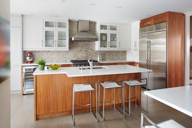Kitchen - contemporary kitchen idea in Montreal