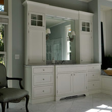 Bathroom tower cabinet