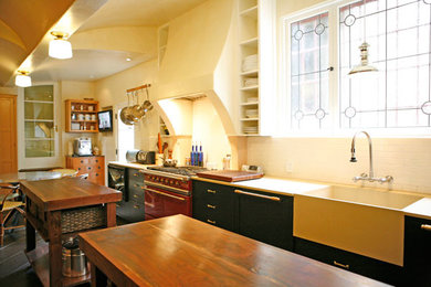 Farmhouse kitchen photo in Los Angeles