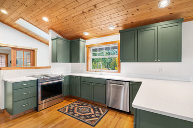 Example of a kitchen design in Seattle