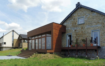 Architecture : Une extension en bois prolonge une maison en pierre